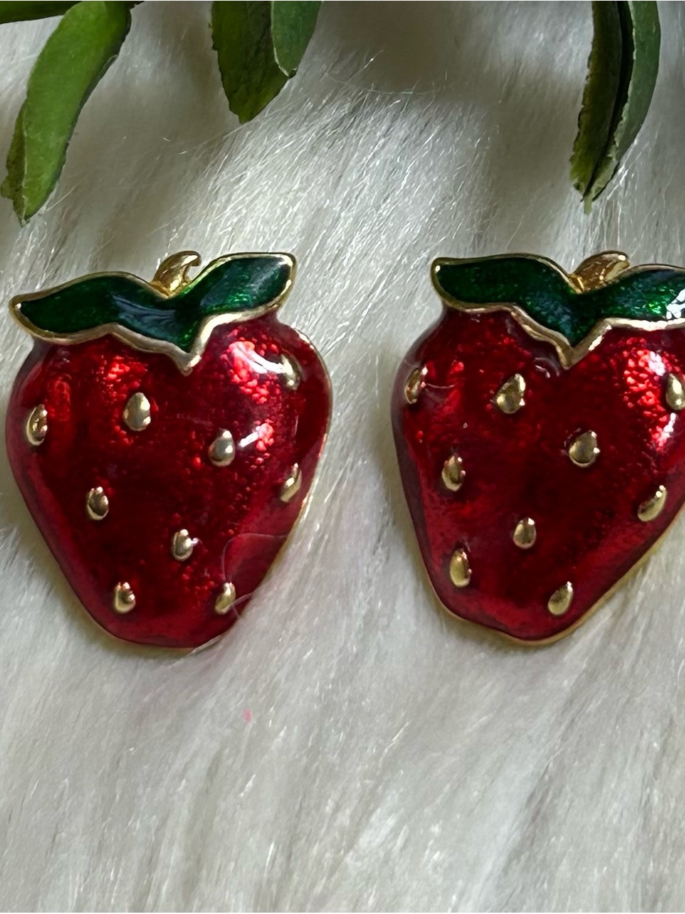 Vintage Avon Red Strawberry Enamel gold tone earrings - Picture 3 of 7